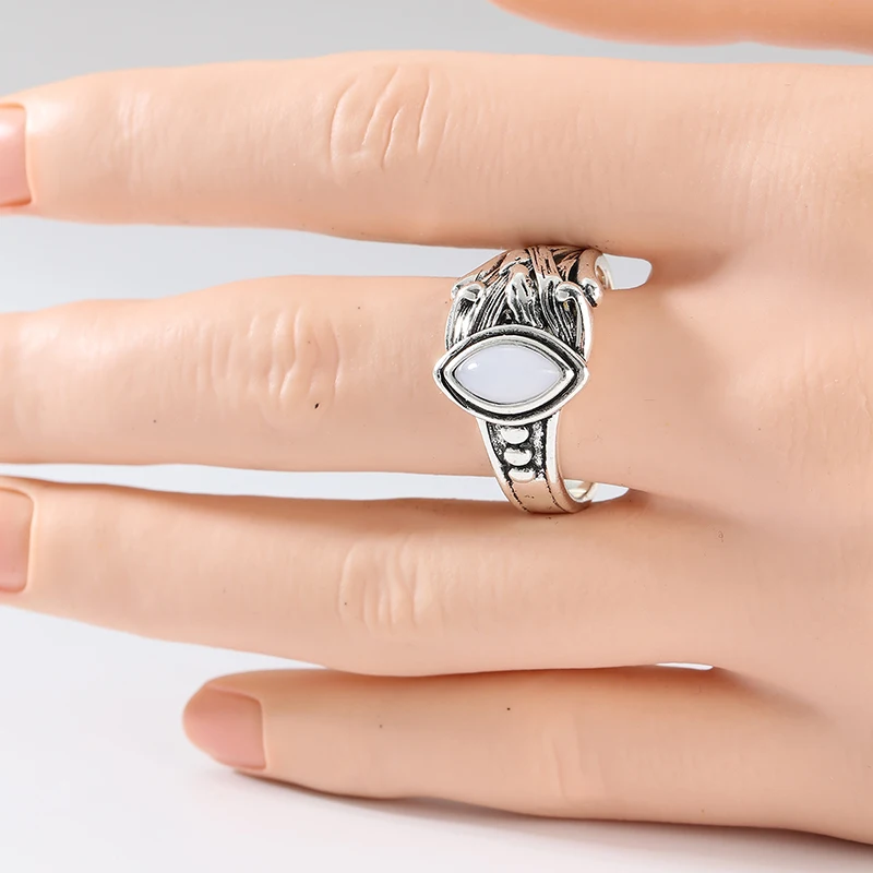 Vintage Hand Carved Inlaid Synthetic Moonstone Silvery Plated Rings Women Men Fashion Party Daily Versatile Jewelry Accessories