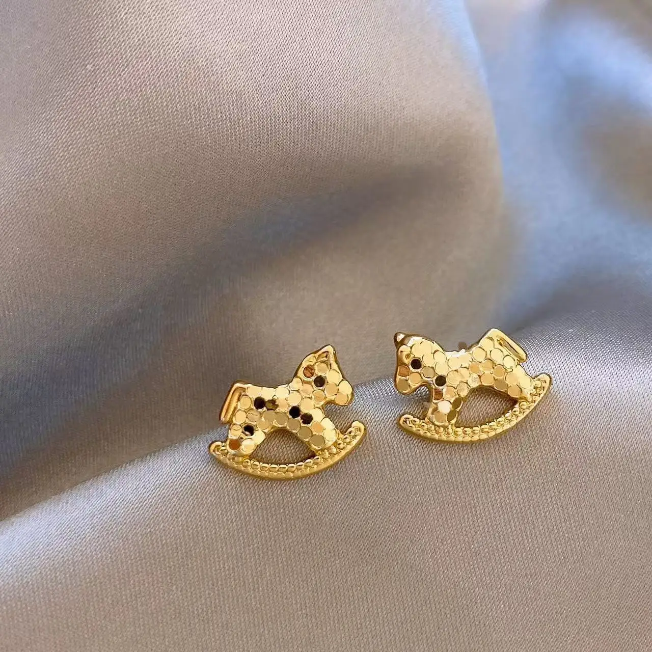 أقراط متدلية فريدة من نوعها على شكل حيوانات كرتونية كولت هورس للنساء والفتيات تصميم معدني ذهبي وفضي اللون إكسسوارات مجوهرات #5