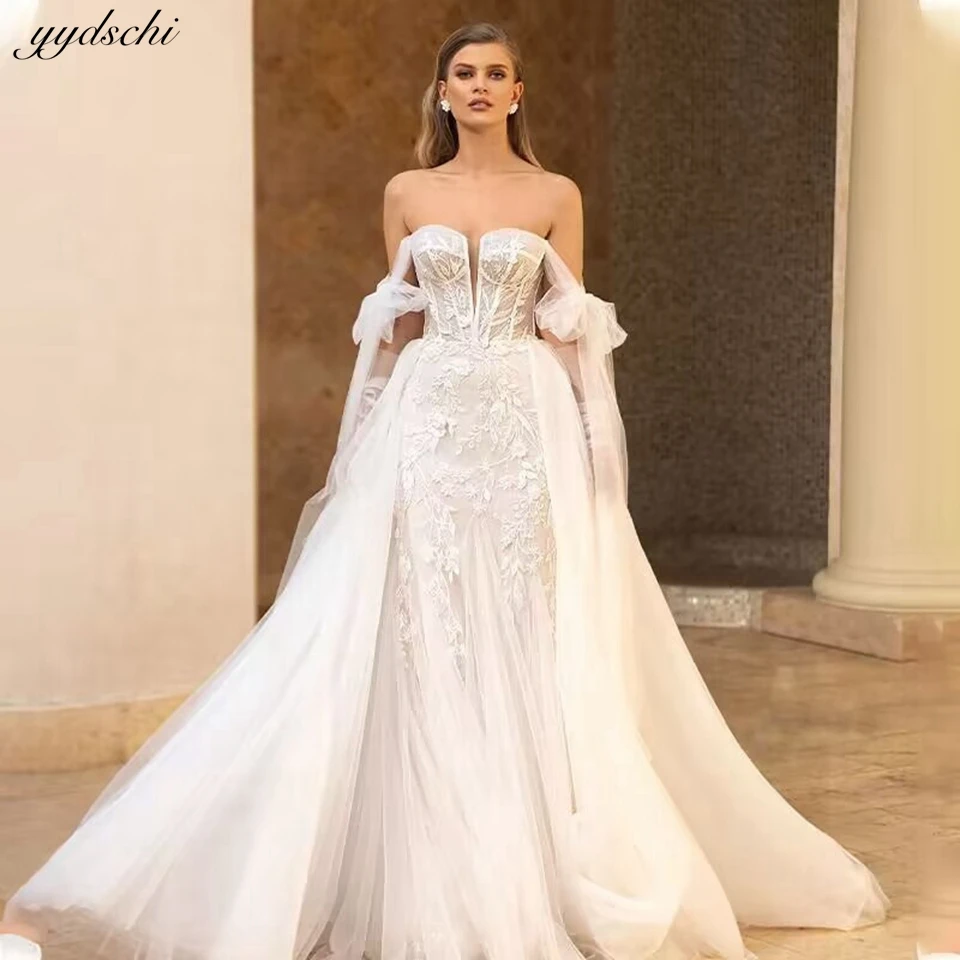 ชุดแต่งงานทรงเมอร์เมดแบบหรูหราปี 2025 แบบสั่งตัดพิเศษ ผ้าทูลล์เปิดไหล่ พร้อมกระโปรงแบบถอดได้