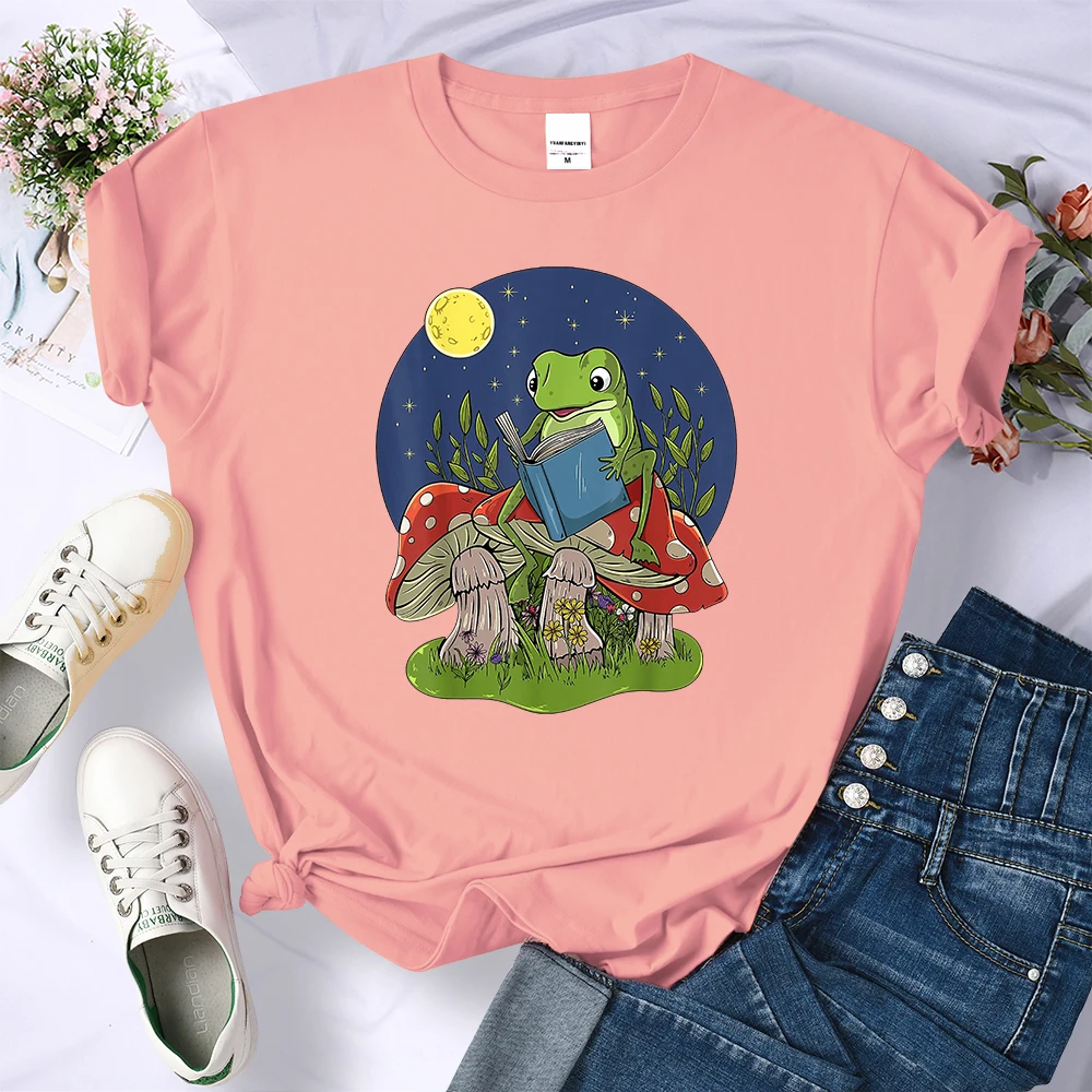 Cottagecore Aesthetic Frog Vintage Reading Book On Mushroom Womens T-Shirts Fashion Cool Tshirts Street Comfortable Tops T Shirt