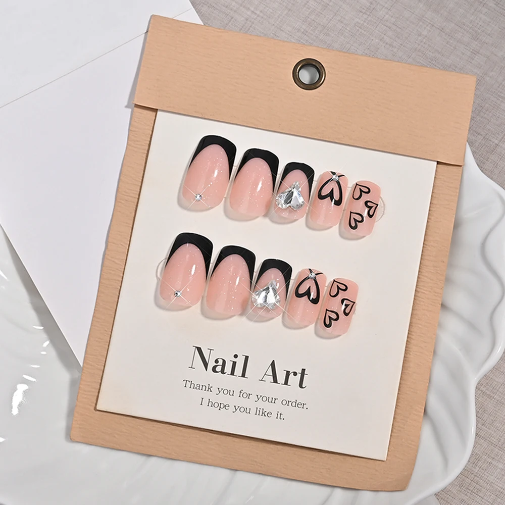 Unghie finte a pressione con cuore francese quadrato corto carino 24 pezzi Unghie finte con strass a forma di cuore di San Valentino con glitter rosa nudo e