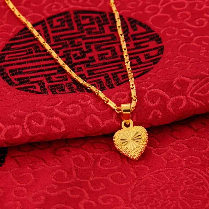 Fashion Hot Selling Vietnam Sand Gold Women's Collarbone Thin Necklace Fashion Women's Peach Heart Imitation Gold Necklace