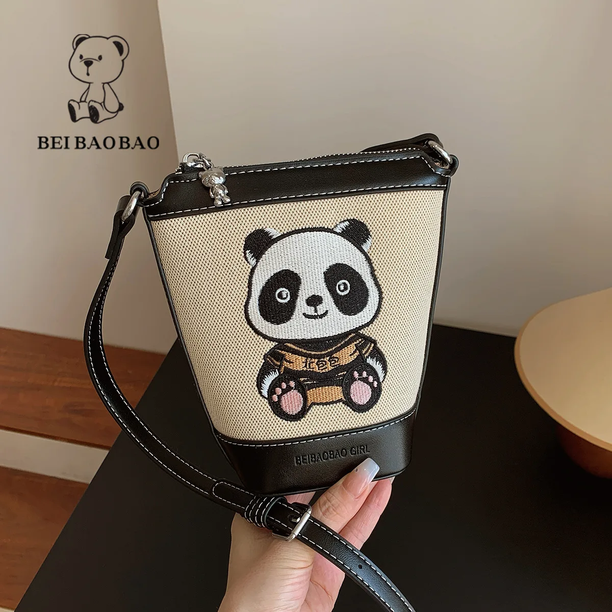 Beibaobao-Bolsa Crossbody versátil de ombro único para mulheres, textura dos desenhos animados, saco de balde, saco de balde, retro, na moda, novo, 2024