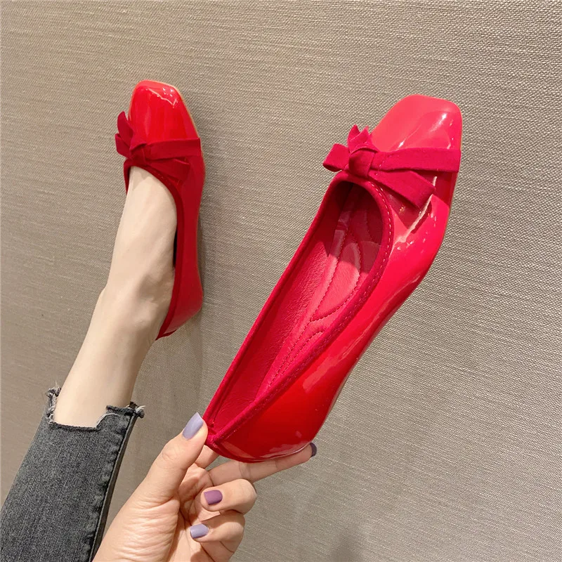 2025 الربيع والصيف موضة جديدة الضحلة ساحة تو حذاء مسطح براءات الاختراع والجلود القوس الصغير الأزرق أحذية نسائية عادية #2