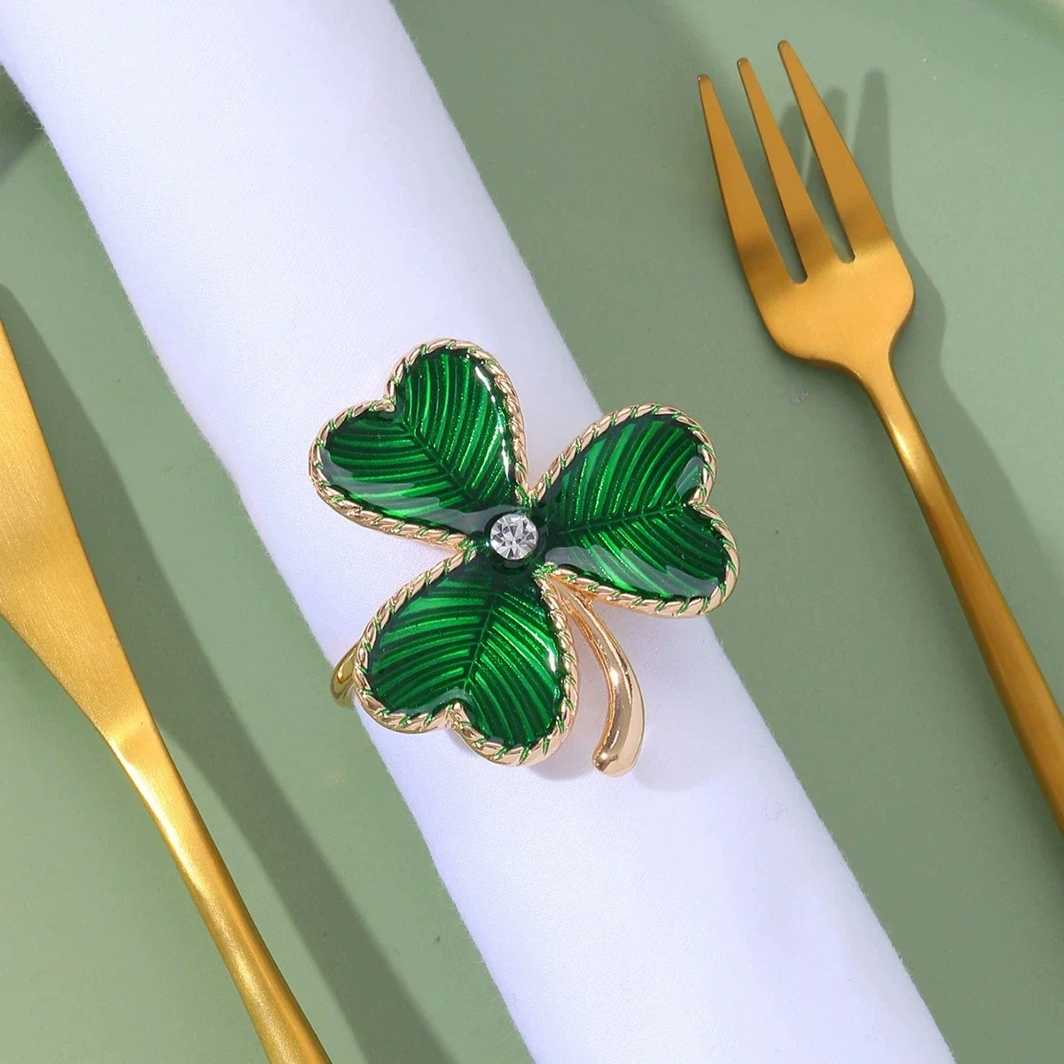 

Green oil dripping diamond clover Table napkin rings plant Metal napkin holder for Table decoration and accessories Hanukkah
