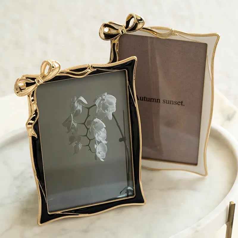 

French antique retro black and white gold bow metal photo frame commemorative photo printing photo frame decorative table