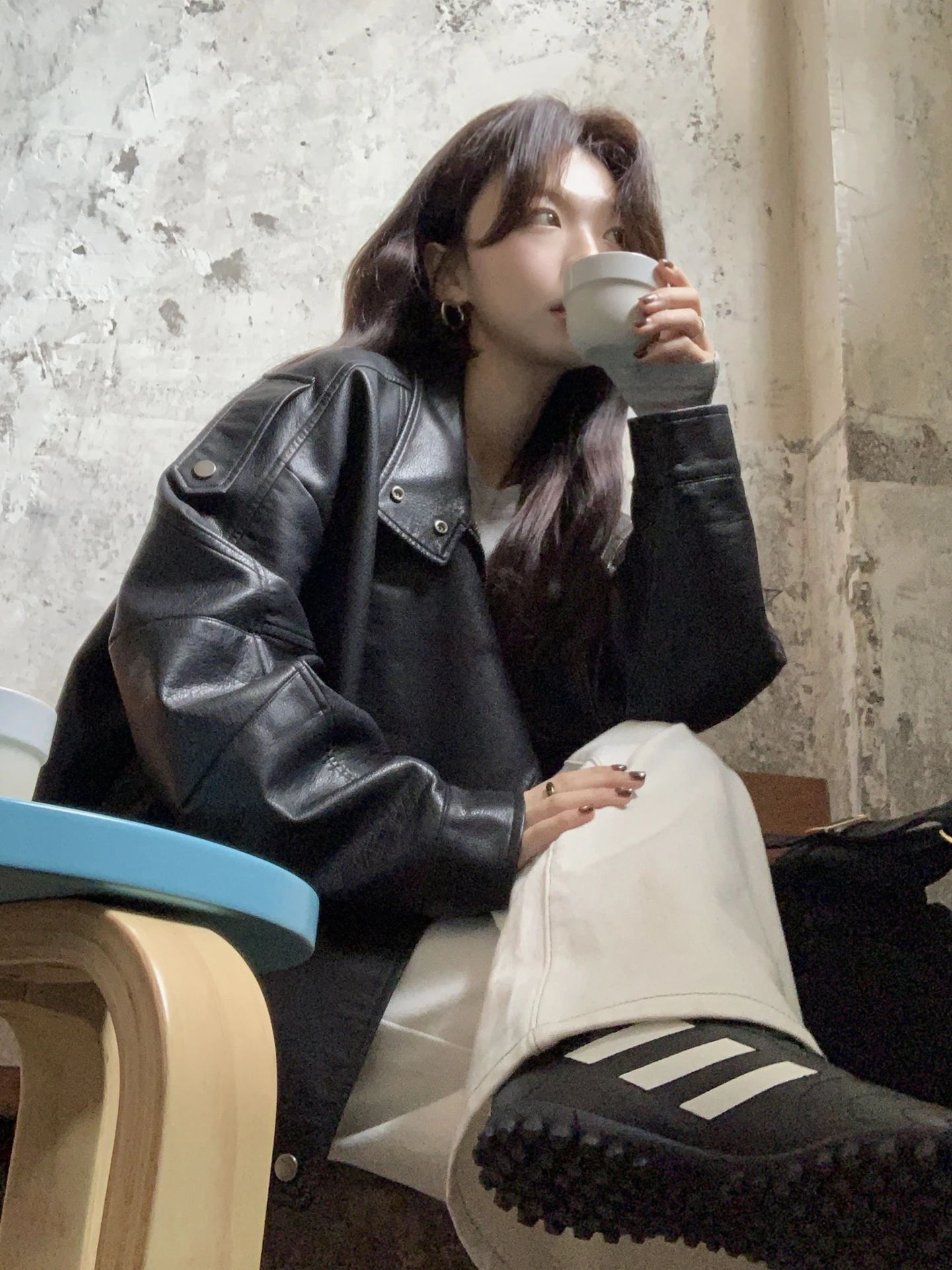 Jaqueta Feminina de Couro PU OOOINKK para Motociclistas, Moda Primavera, Manga Longa, Gola Alta, Bainha Assimétrica, Elástico na Barra