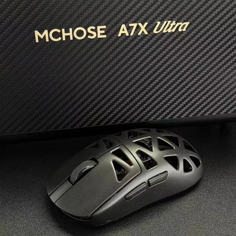 

MCHOSE A7X Беспроводная игровая мышь из ультрамагниевого сплава с тройным режимом PAW3950TI Легкая производительная мышь с ледниковым покрытием