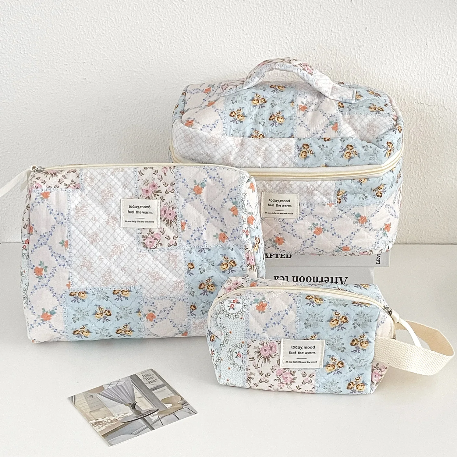 Vintage Makeup Bag Women's Cosmetic Bag Cotton Cosmetic Pouch Portable Cosmetic Storage Travel Organizer Zipper Quilted Bag