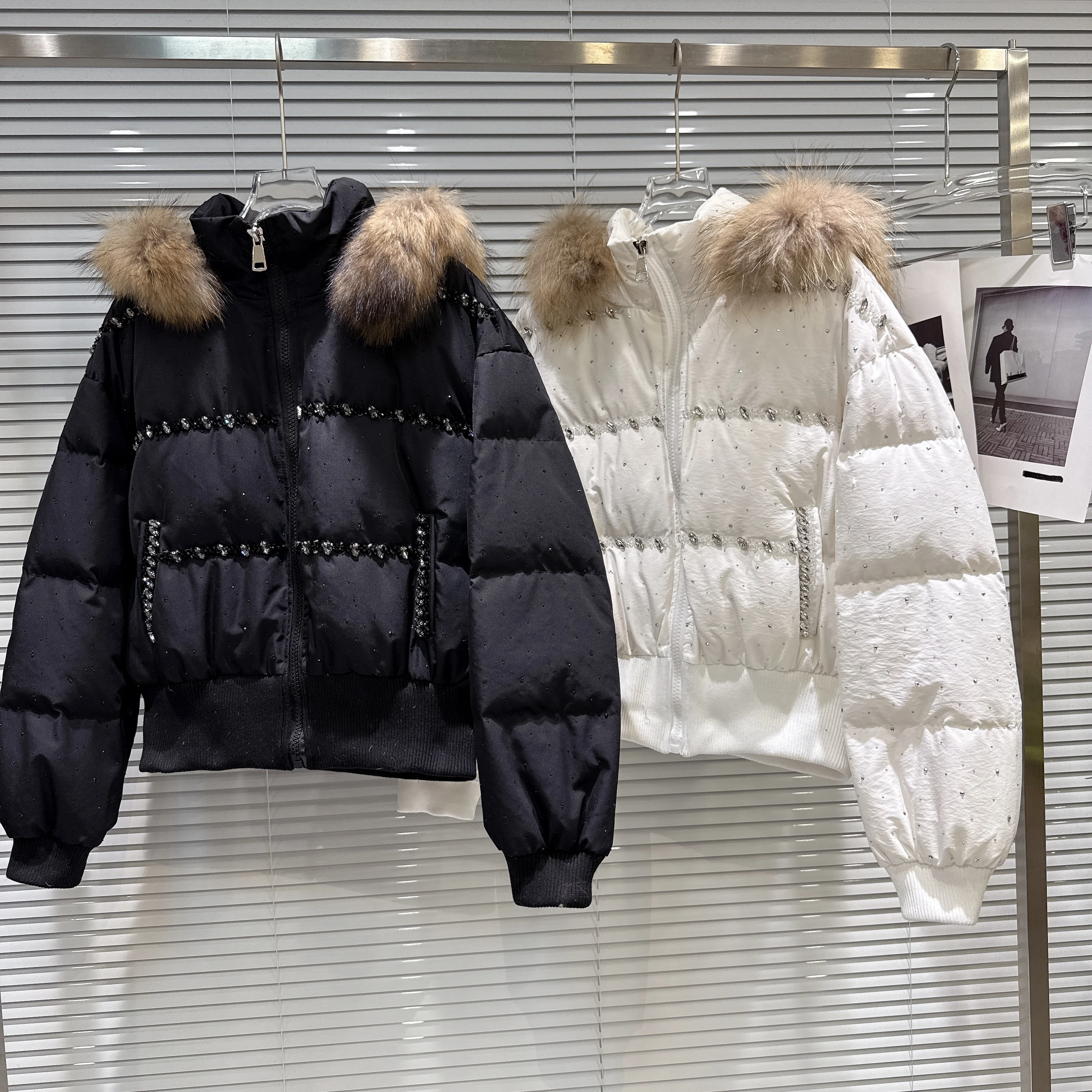 الشتاء حجر الراين يزين أسفل سترة للنساء فو الفراء طوق مقنعين نفخة معطف الموضة الأمريكية شارع العليا سترات سميكة #1