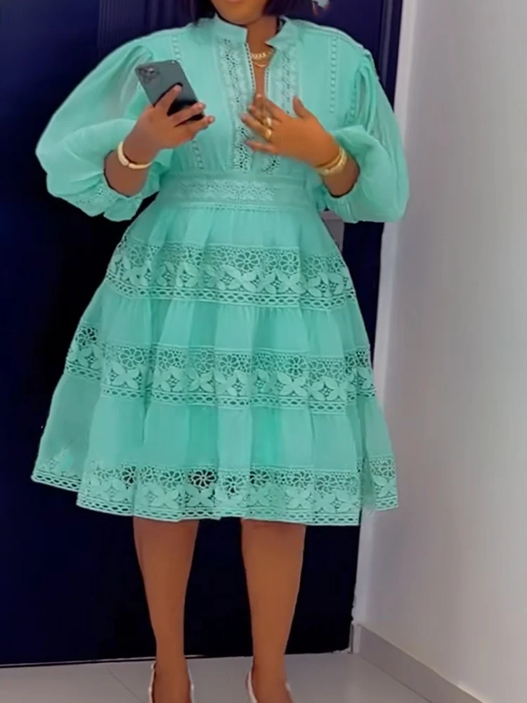 

Короткая юбка в стиле ретро с высокой талией и большим качелем. Летнее женское новое модное платье с воротником-стойкой и вышивкой-фонариком на талии.