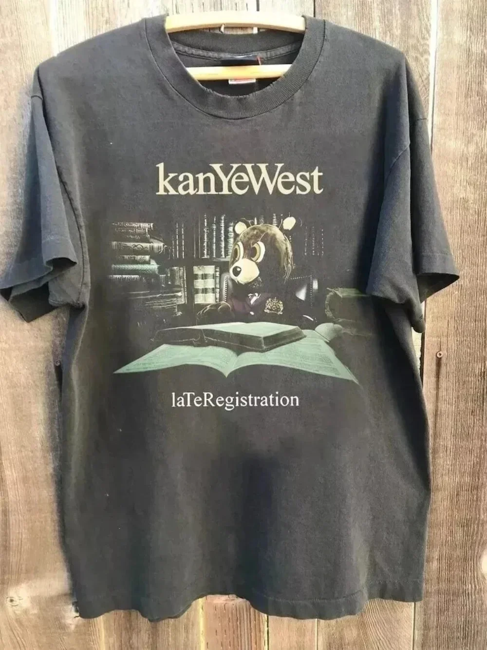 Customization Kanye West Album Dropout Bear Classic Graphic Print T-Shirt Men Women Oversize Loose Casual Wind Tee Fashion Crewn