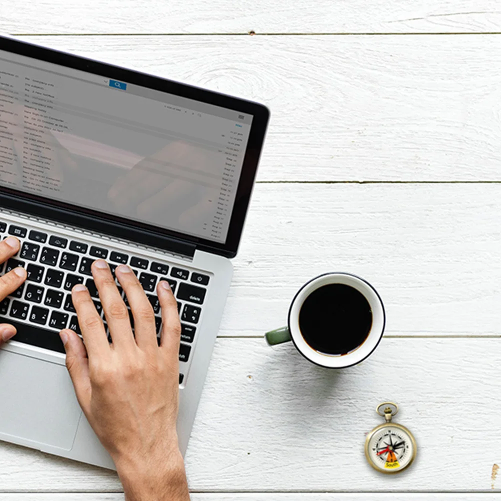 

1Pcs Portable Mini Compass for Hiking Camping Outdoor Activities Clear Scale Accurate Pointer Durable Practical