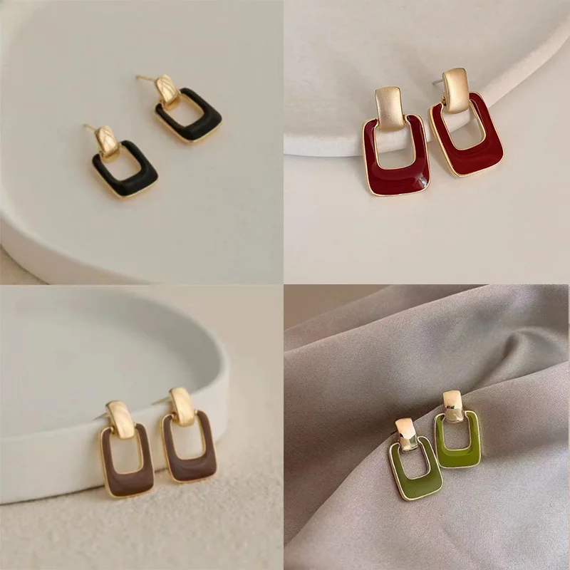 Retro Hollow Out Square Dangle Earrings for Women Elegant Enamel Oil Golden Geometry Drop Earrings Wedding Party Jewelry Gift