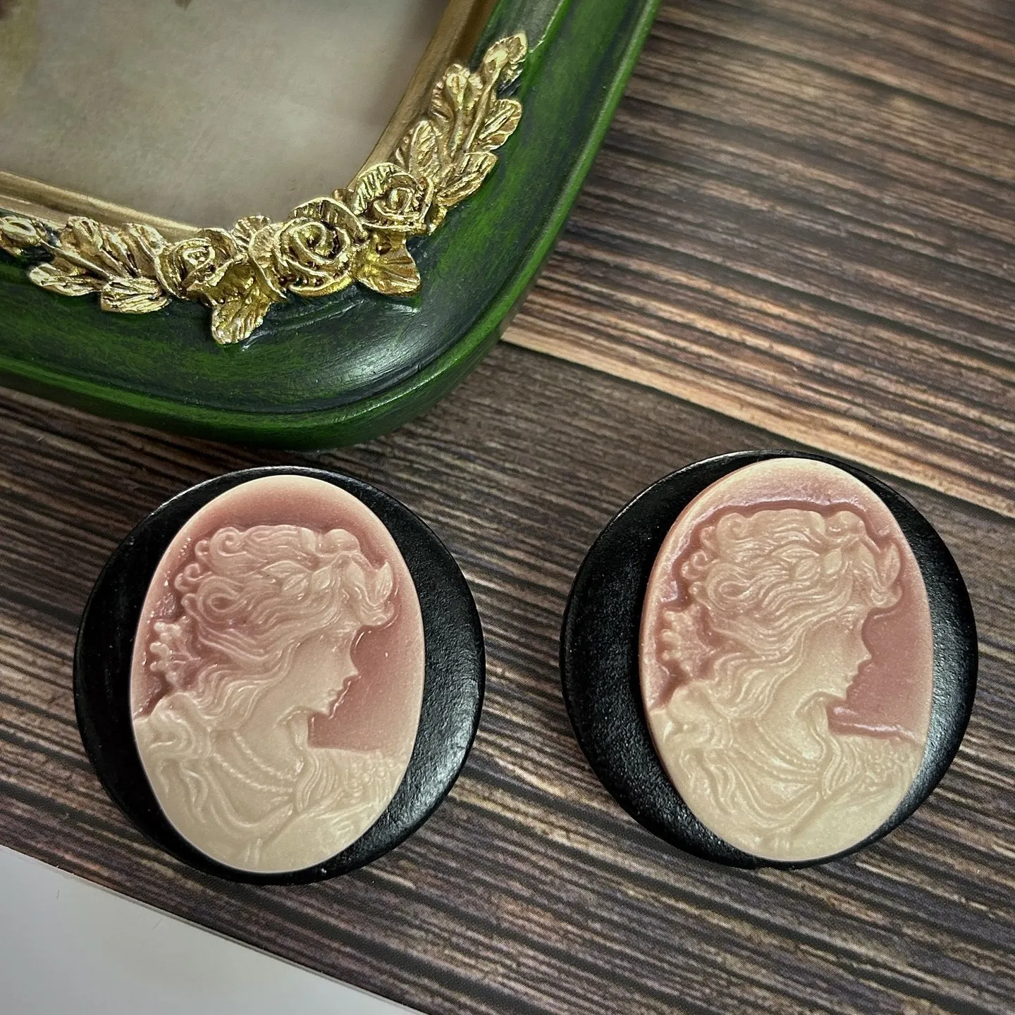 Danish Monies wooden handmade earrings medieval vintage pink beauty head retro minimalist design earrings