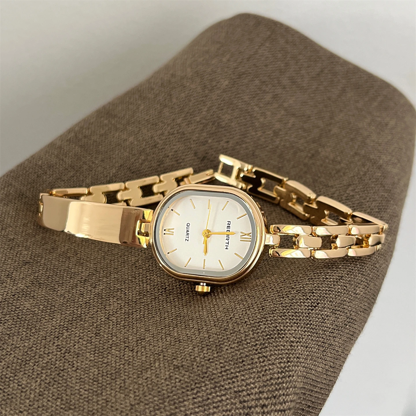 Zegarek damski kwadratowo-owalny o wysokiej wartości, uniwersalny zegarek kwarcowy w stylu koreańskim, zegarek damski, luksusowy i wysokiej jakości.