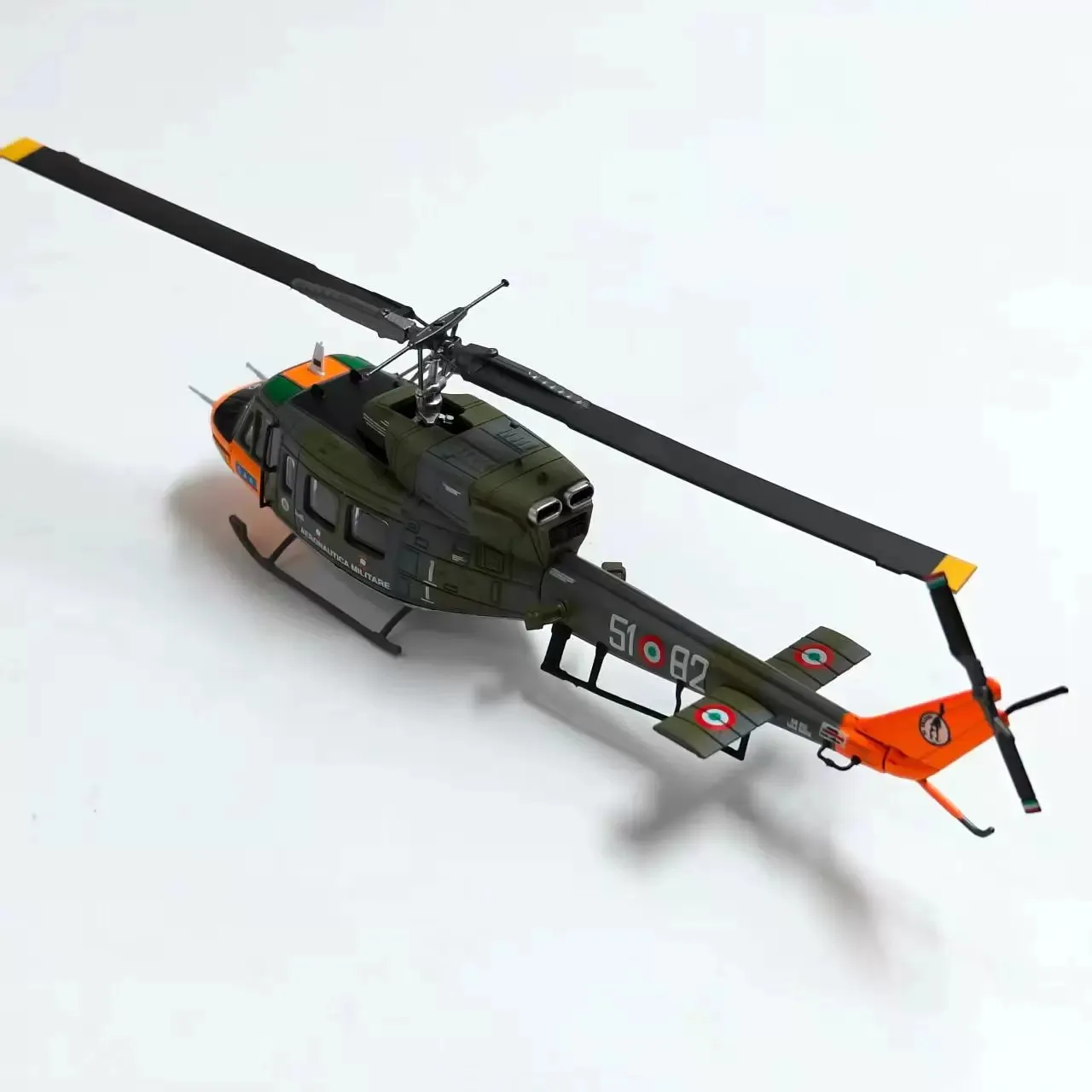 Diecast Bell AB.212 1:100 Scale Anti Submarine Helicopter Airplane Alloy Aircraft Models For Aviation Collection Ornaments Gift