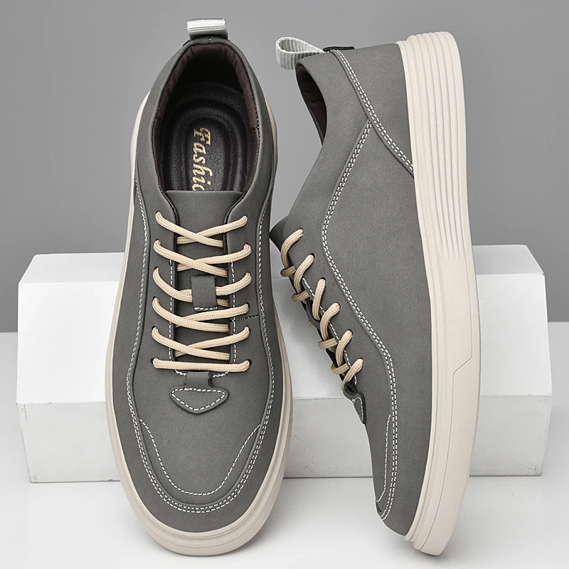 

Мужская спортивная обувь высокого качества. Минималистичный и удобный стиль. Повседневная молодежная повседневная обувь на шнуровке.