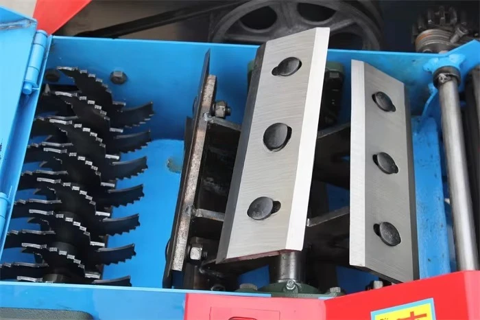 آلة كسارة القش فعالة من حيث التكلفة - آلة تقطيع العشب وصانع أعلاف الدواجن للاستخدام اليومي في المزرعة الصغيرة