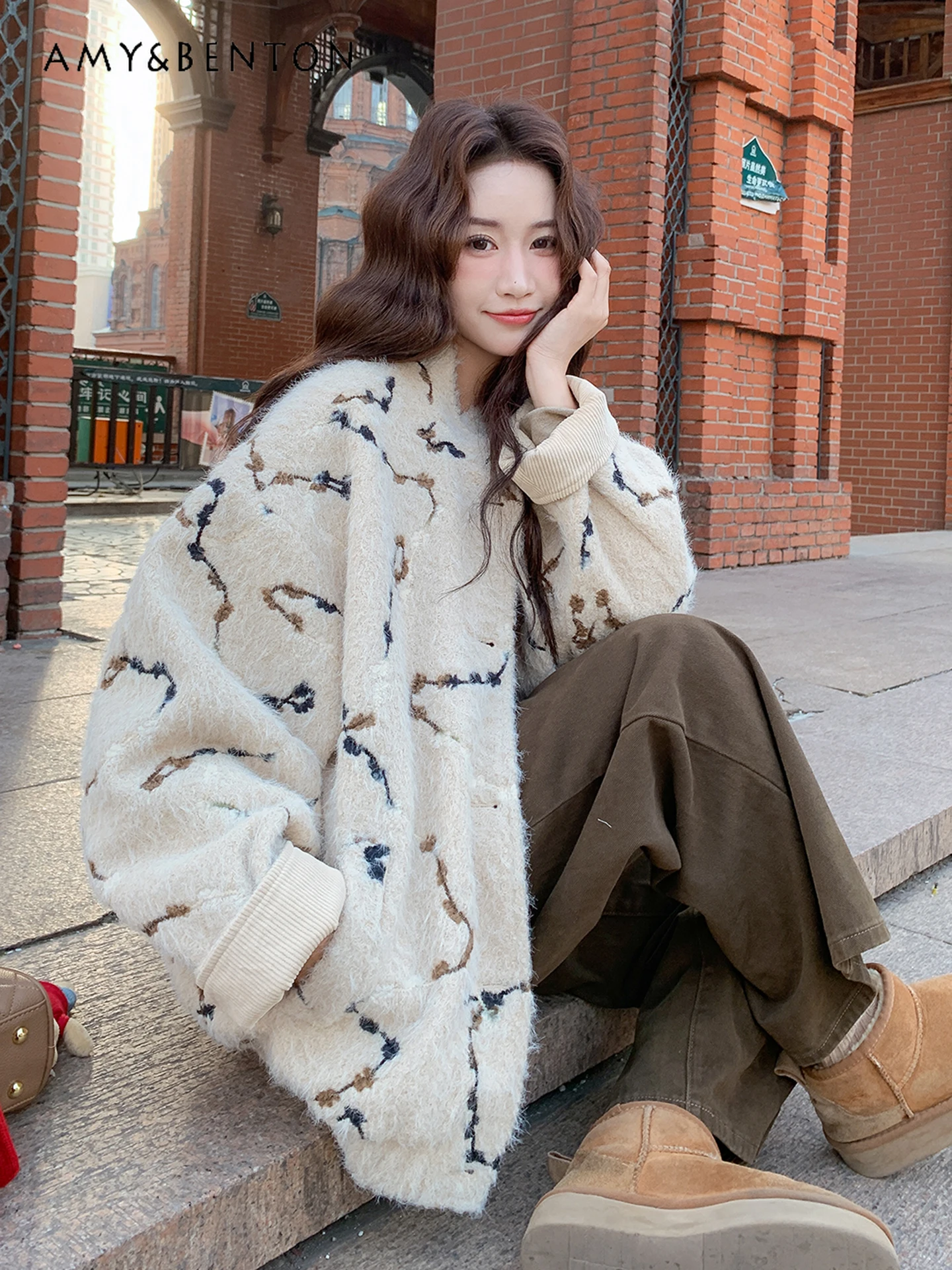 

2025 Winter New Women's Artistic Design Fashionable Mature Style Embroidered Beige Loose Casual Daily Woolen Coat