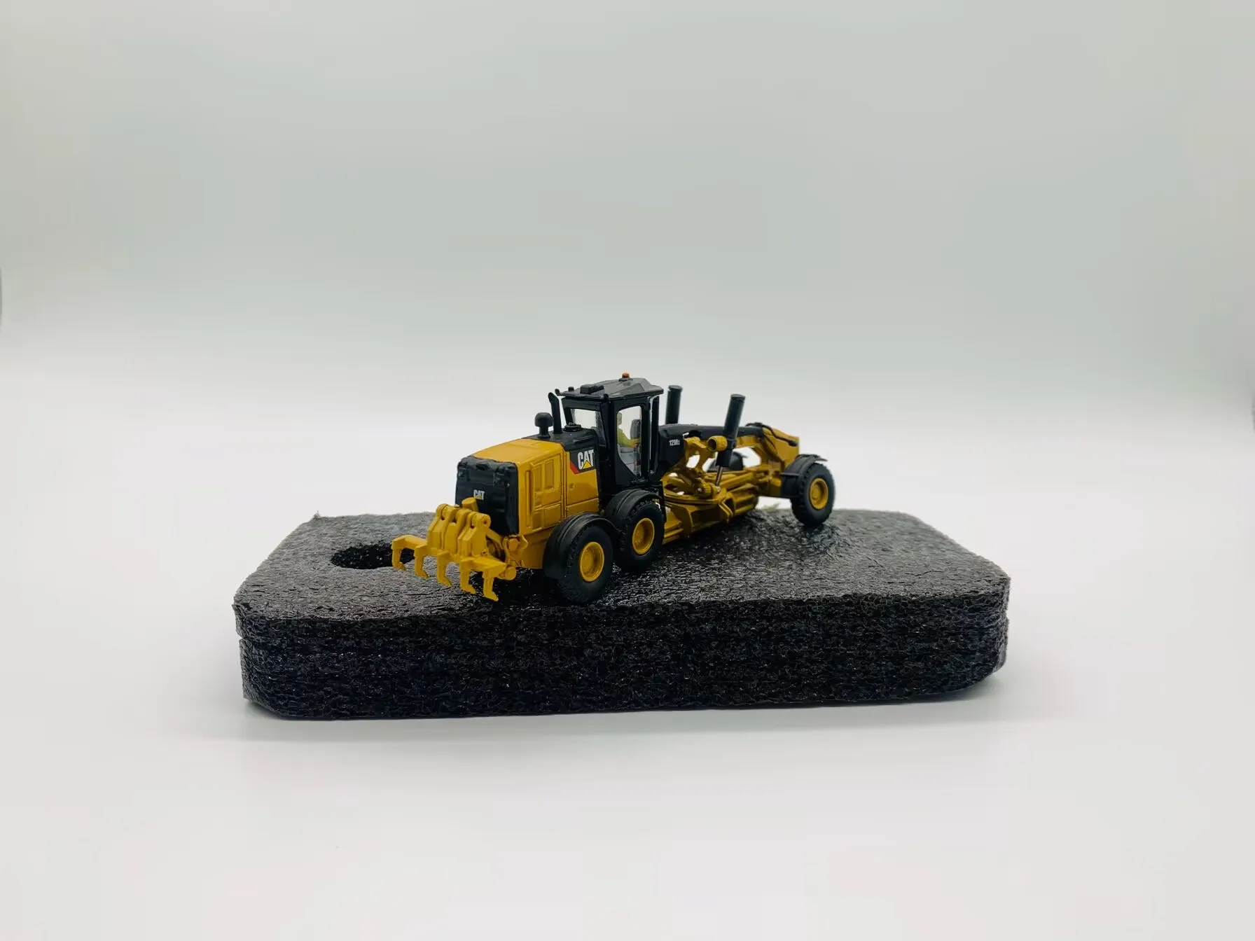 DM – niveleuse à moteur 12M3, Version boueuse, échelle 1:87, modèle de Collection moulé sous pression, jouet cadeau 85520