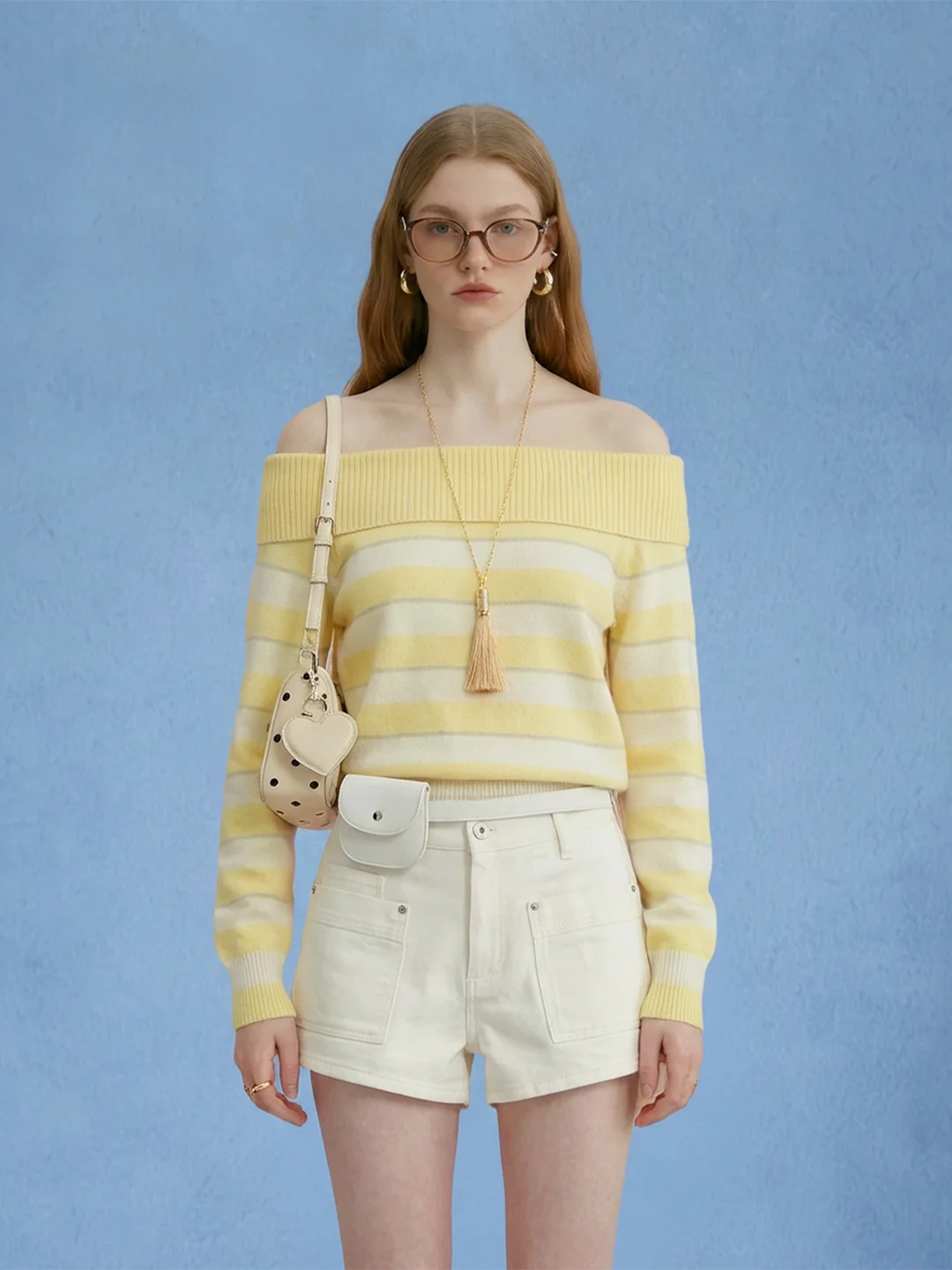 

Женский вязаный свитер AHMI с одним открытым плечом, в полоску, яркий, омолаживающий, мягкий, универсальный топ, новинка весны 2026, повседневная одежда