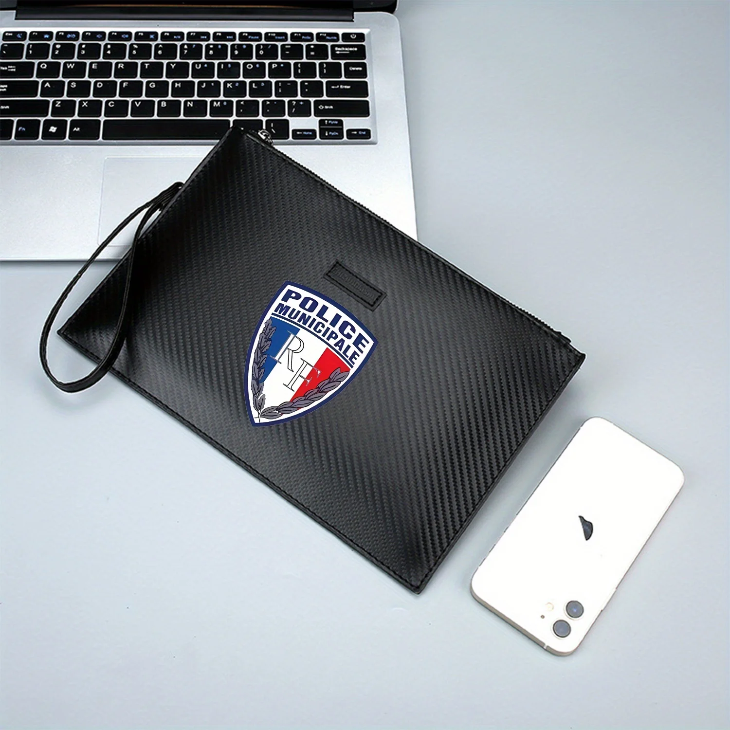 شعار فرنسي بأوراق الشجر والكلمات حقيبة يد رجالية أنيقة مطبوعة من البولي يوريثان عصرية وعملية للحمل اليومي