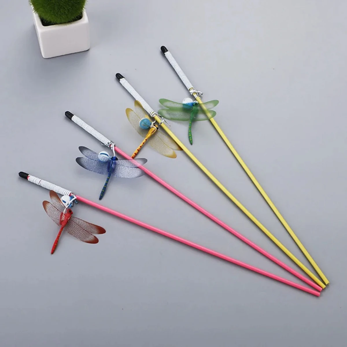 1 Stück Zufällige Farbe Kurzer Stab Libellen-Teaser-Stab - Interaktives Katzenspielzeug, Lustiges Federspielzeug für Kätzchen & Katzen, Langlebiger Haustierstab – Detail 2