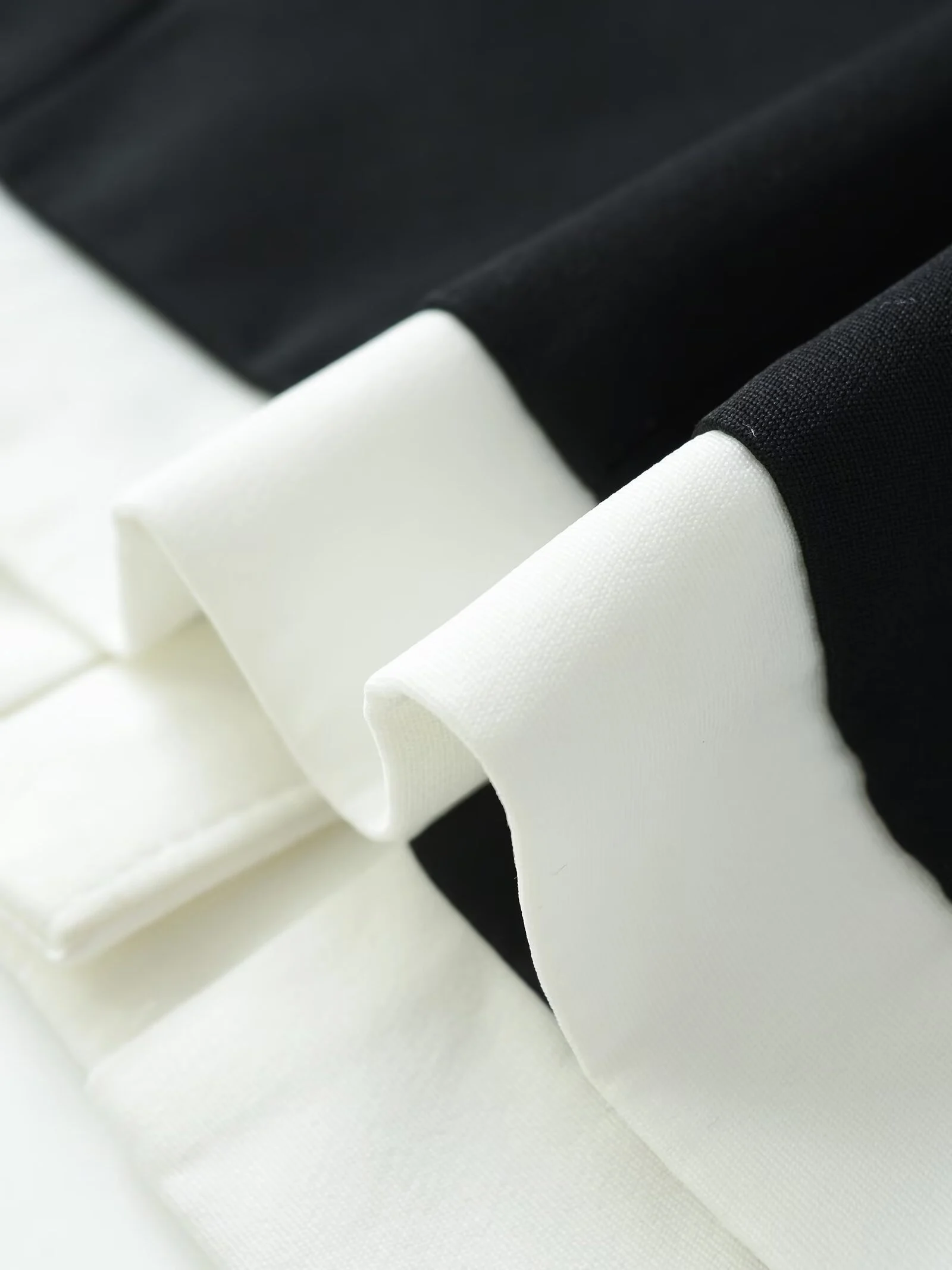 DEEABAE 2025 ملابس نسائية جديدة لخريف 2025 على الطراز الأوروبي والأمريكي سترة ضيقة بألوان متباينة ورقبة مستديرة وأكمام قصيرة #5