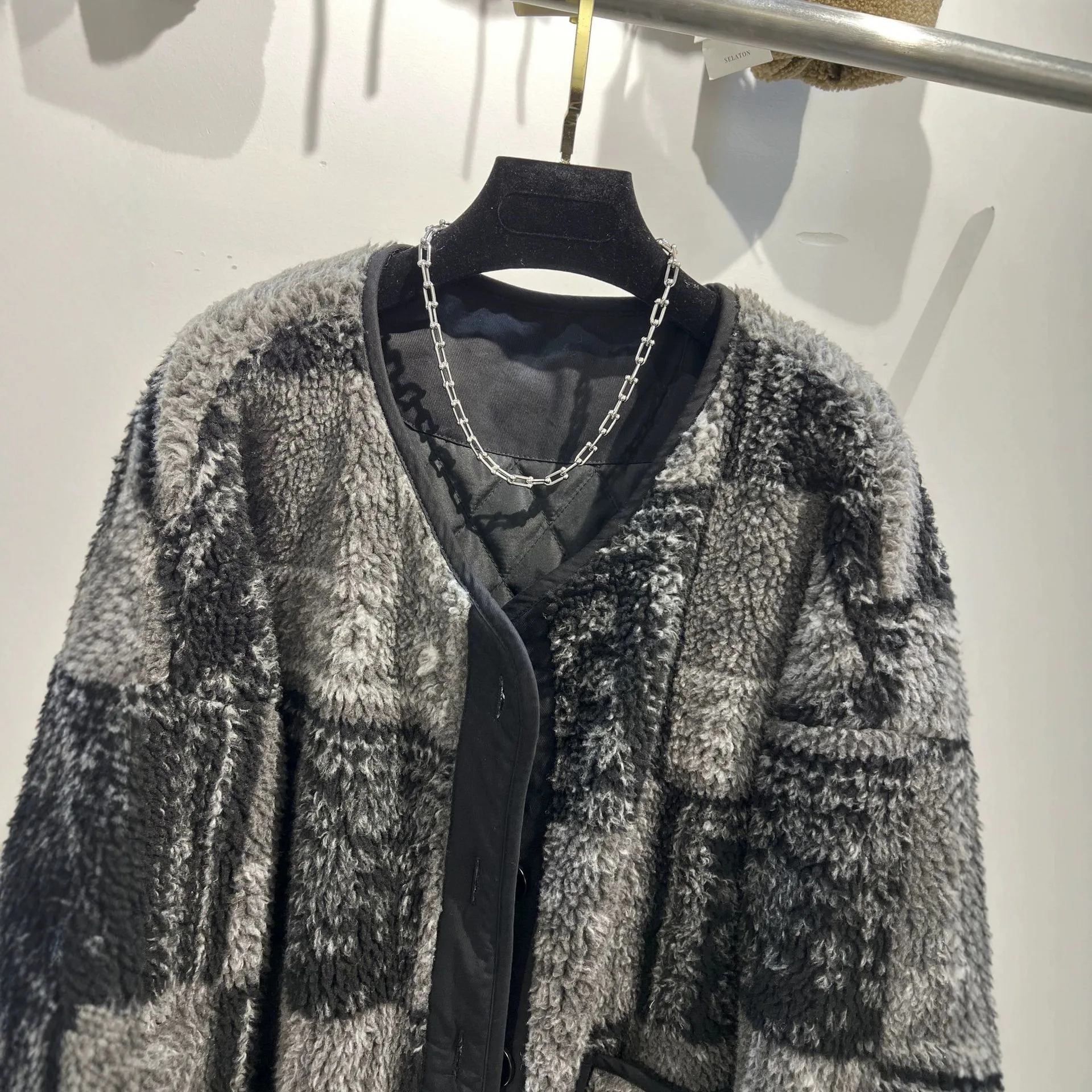 

Европейская и корейская высококачественная ретро-куртка из меха для женщин на зиму: приталенная и свободная, с эффектом расслабленности, с хлопковой подкладкой