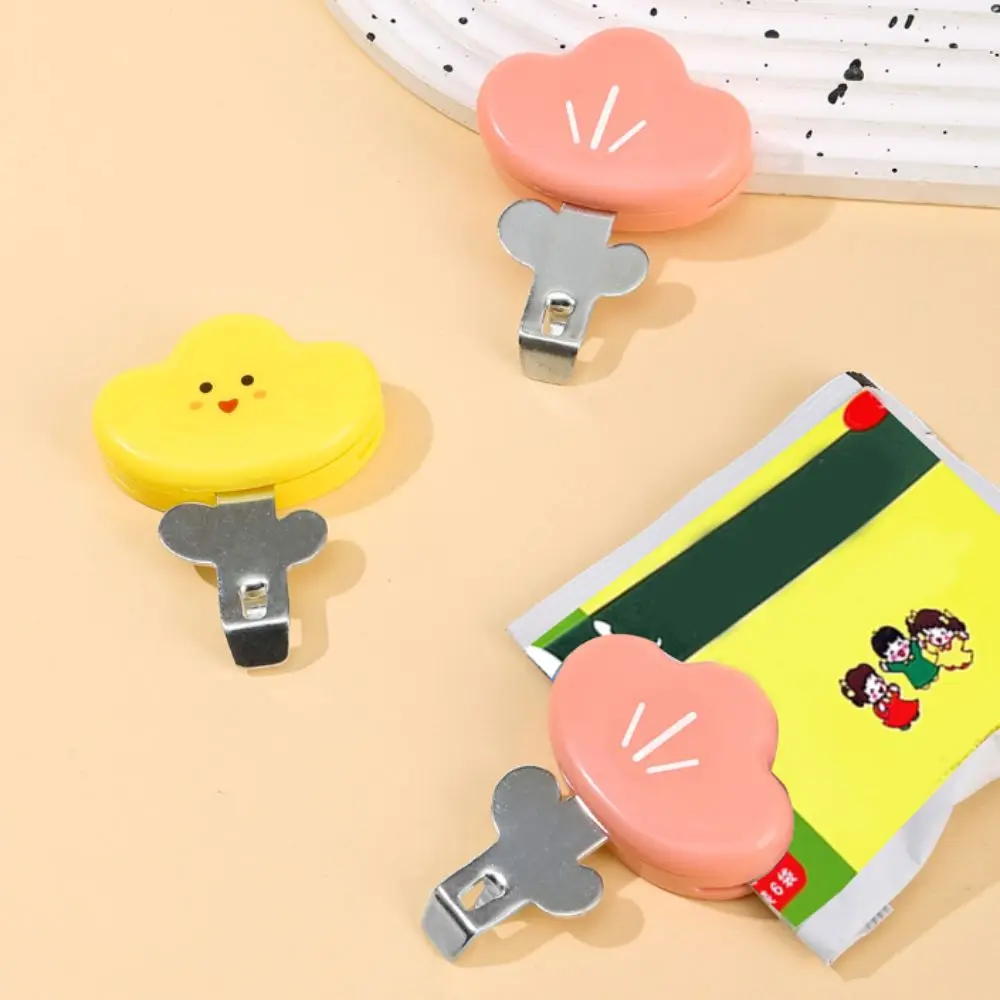 

2pcs Multifunctional Magnetic Fridge Sticker Flower Shape Decorative Moisture-proof Clip Quick Open Bottle Opening Tool