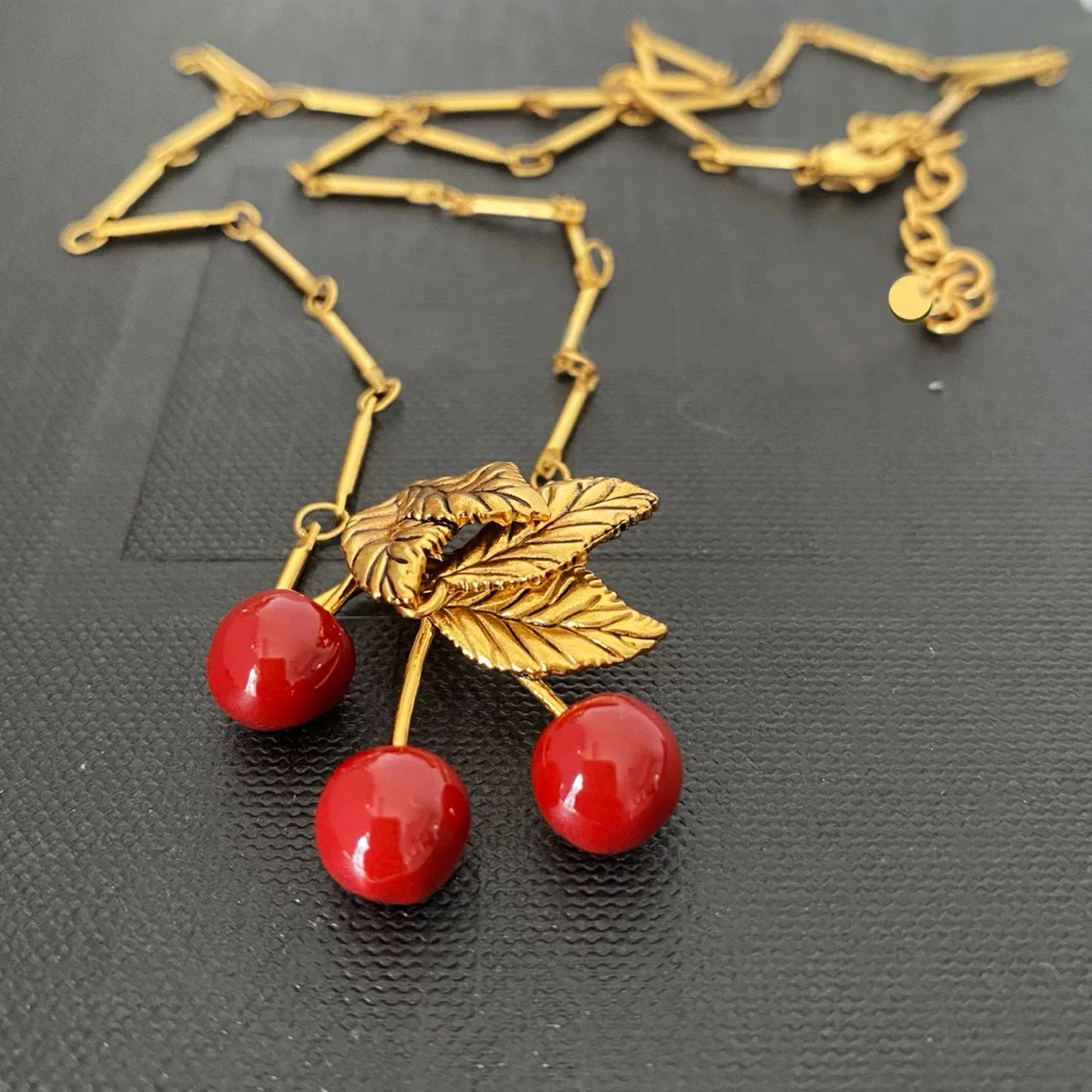 Jewelry & Accessories Sweet And Romantic Style High-Quality Red Cherry And Leaf-Shaped Tag Necklace As A Team Gift For Women