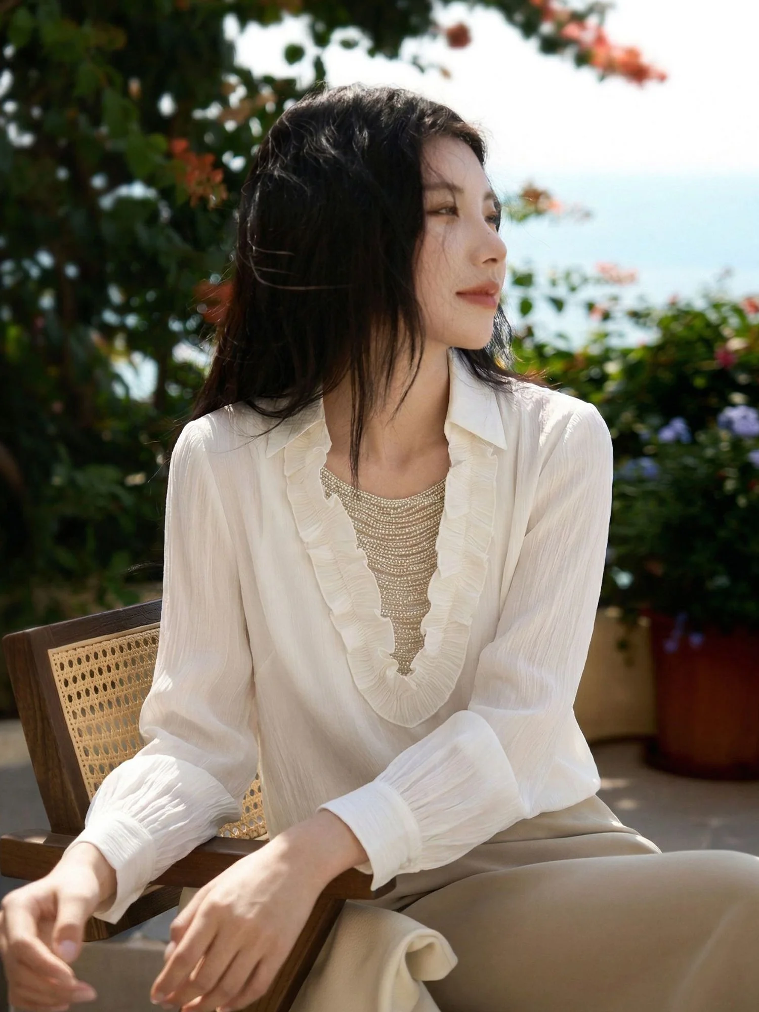 

Элегантная женская летняя блузка с V-образным вырезом и длинным рукавом, модный универсальный дизайн, топ с эффектом стройности, элегантный стиль, дизайн с деревянными элементами