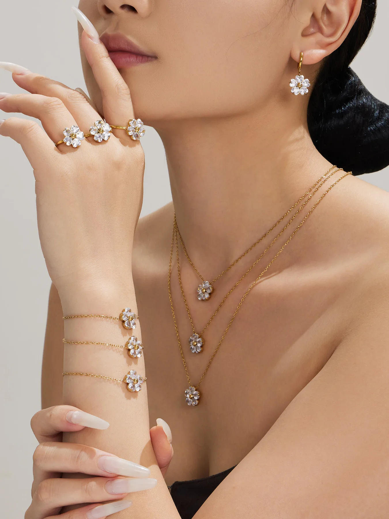 316L Edelstahl Trendiges Fünfblättriges Blumen-Zirkonia Halskette Armband Ring Ohrringe Set Damen Wasserfest Vielseitiger Schmuck – Detail 3