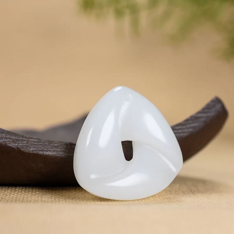 

Emerald jasper triangle reincarnation jade pendant for men and women to send friends versatile