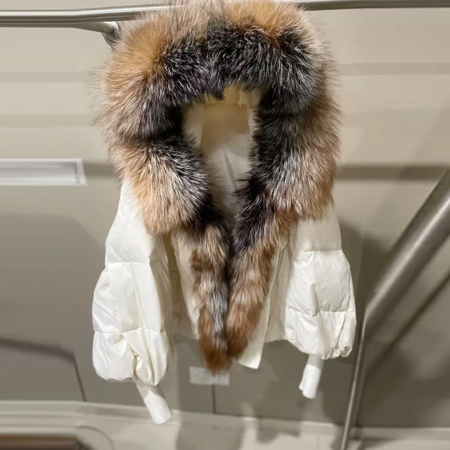   Kurtka z futrzanym kołnierzem, damska, luźna, ocieplana odzież wierzchnia, ciepły zimowy płaszcz marki Tagkita.