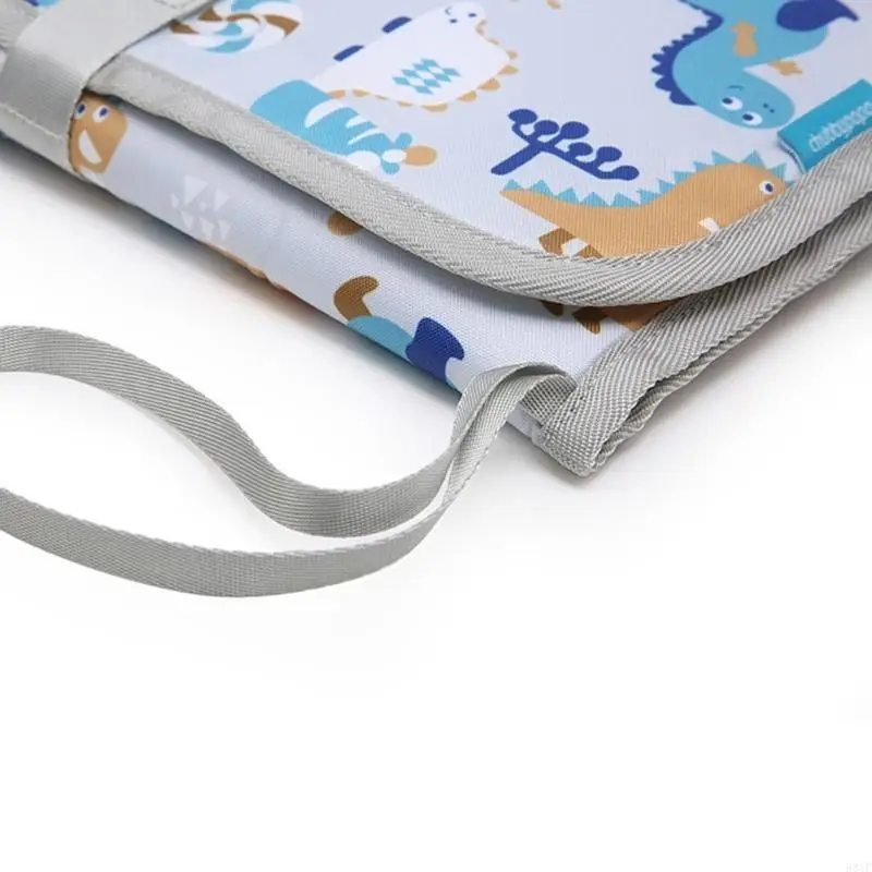 

581F Portable Changing Pad Diaper Clutch Station Changing Pad Cartoon Animals Print