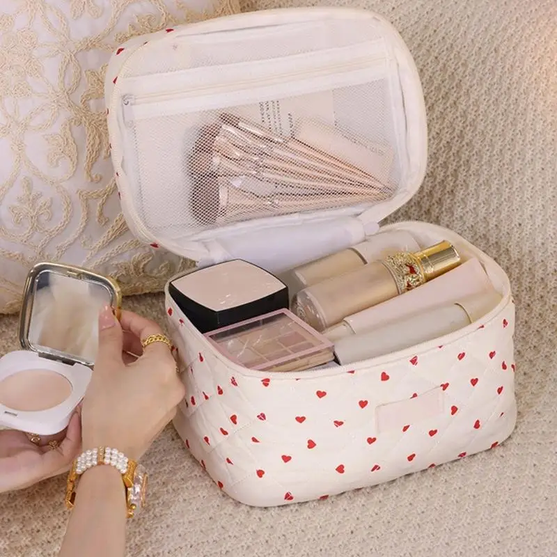 

Cosmetic Bag Large Capacity Toiletry Bag Heart Makeup Bag Skincare Organisers Quilted Cosmetic Organizers for Women Girl