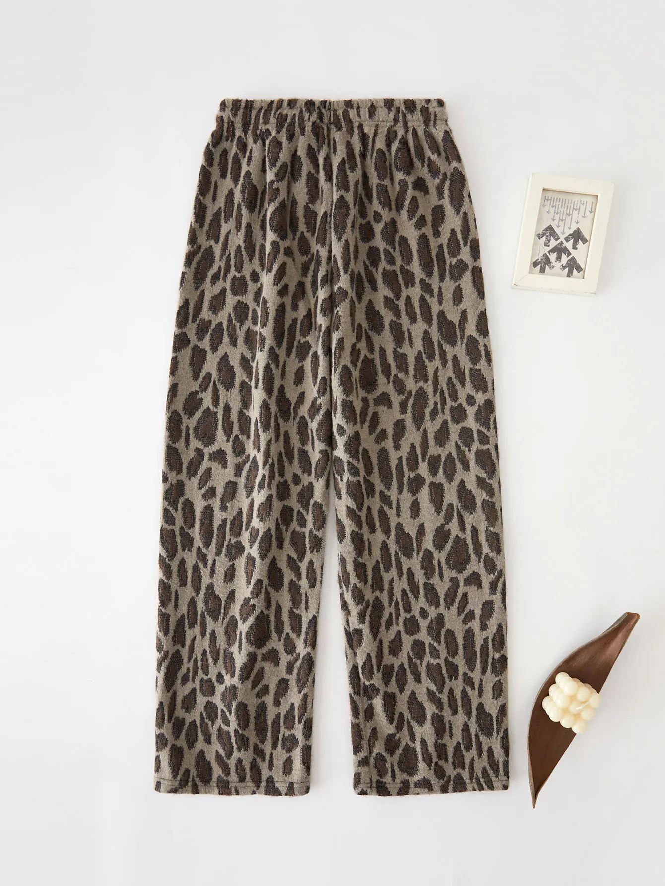 レオパード柄の女性用カジュアルパンツ、冬にふわふわで暖かい、ファッショナブルで多用途なズボン