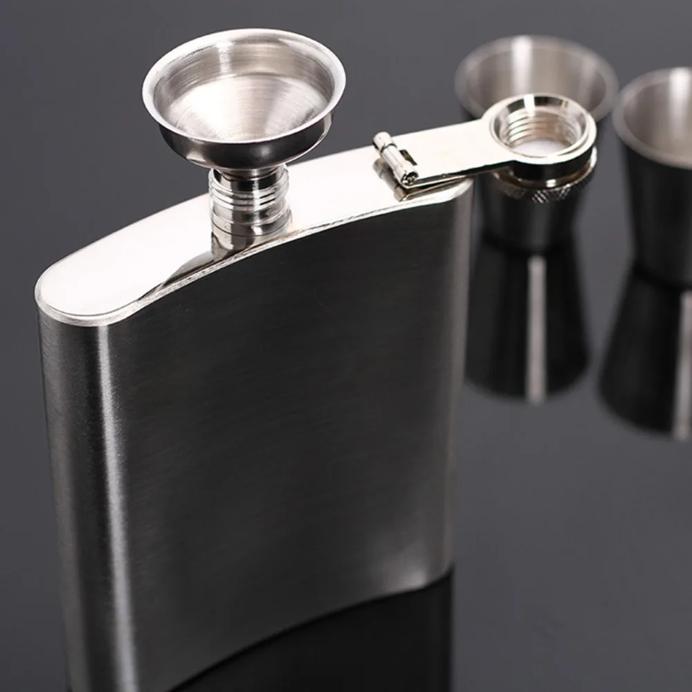 

Portable 7oz Wine Bottle Set Pocket Stainless Steel Whisky Flask Drinking Cup Set Gifts