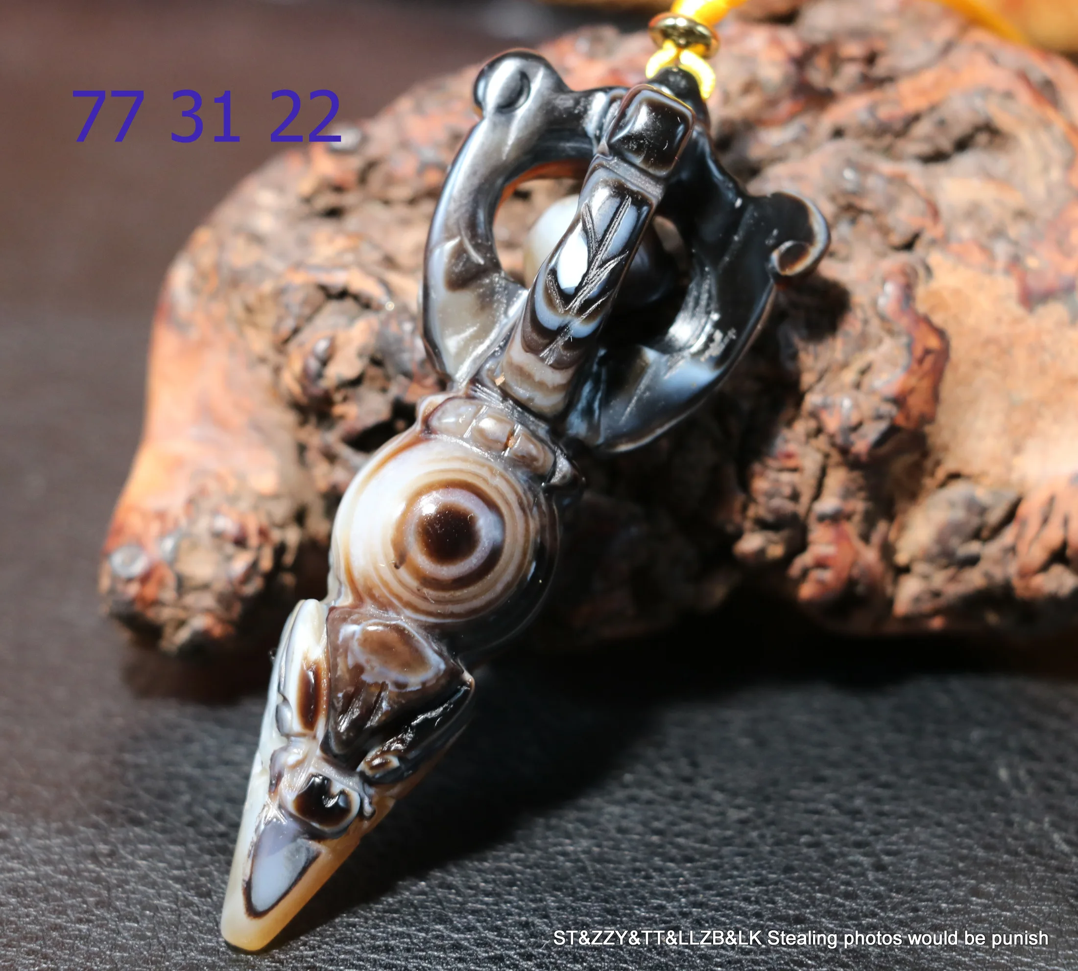 

Energy Magic Power Tibetan Old Onyx OM Word Scultural Dragon Head Sharp Tib Faqi Vajra dZi Bead Pendant Carving Timestown