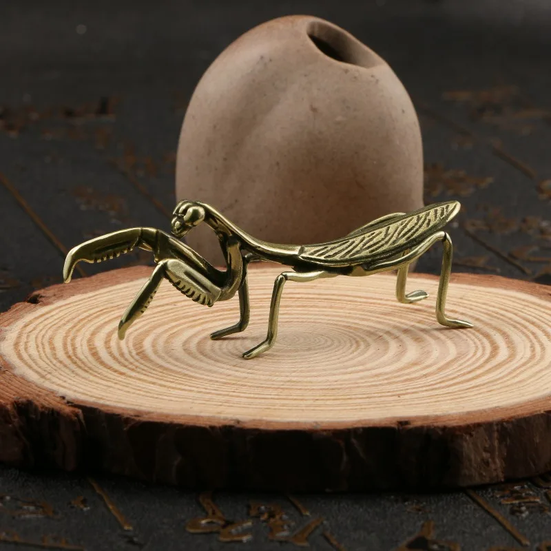 1 PC Solid Brass Carved Cute Mantis Handheld Piece Ornament Tea Pet Desk Auto Decor Collectible Vintage Copper Craft Accessory
