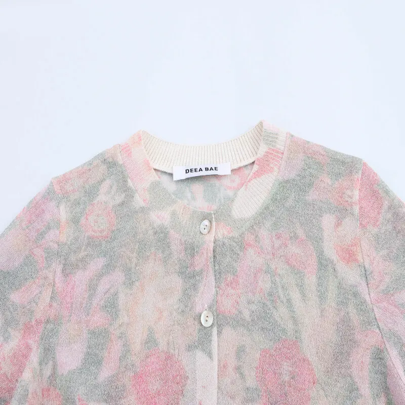 

Spring 2025 Women's Faion Floral Print round Ne Long Sve Knitted Jaet Sweet Sle Regular Length Cardigan Outerwear