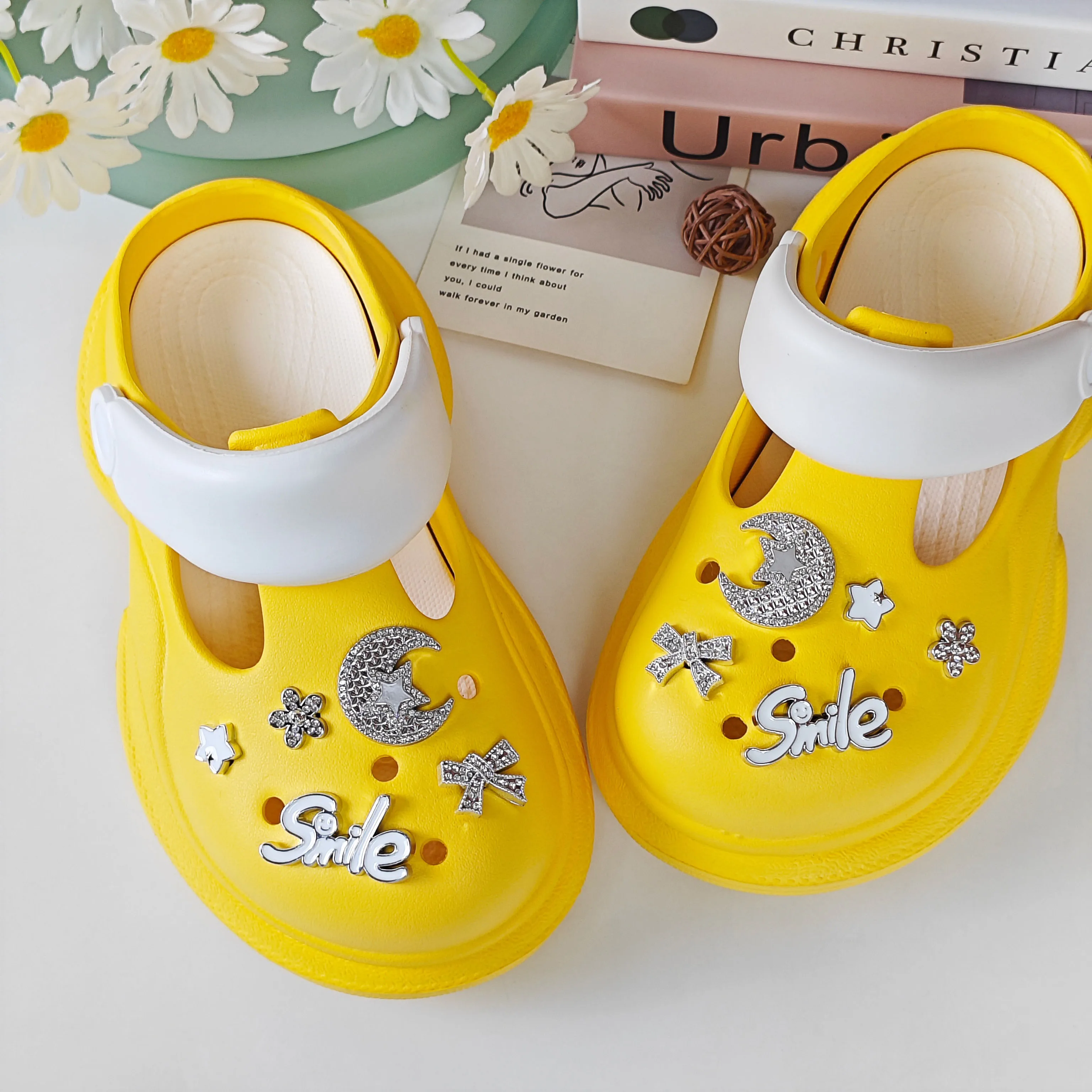 10Pcs DIY Shoe Decoration Charms Shiny Letters, Moon, Stars, Bows, Flower Decorations Non-Metal Lightweight Material Y2K Fashion Versatile Cute Personality Accessories for Men and Women Suitable for Eva Beach Shoes, Sandals, Removable Shoe Decorations, Holiday Gifts