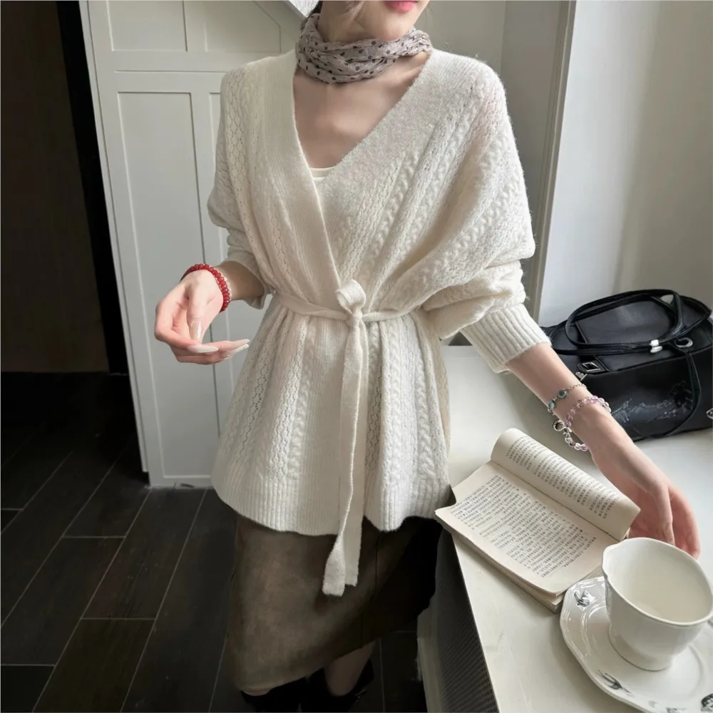 MsChuh Women's Cardigan Sweater Pulls Femmes Jumper Casual Temperament French All-match Simple Style Daily V-link Long Sleeves