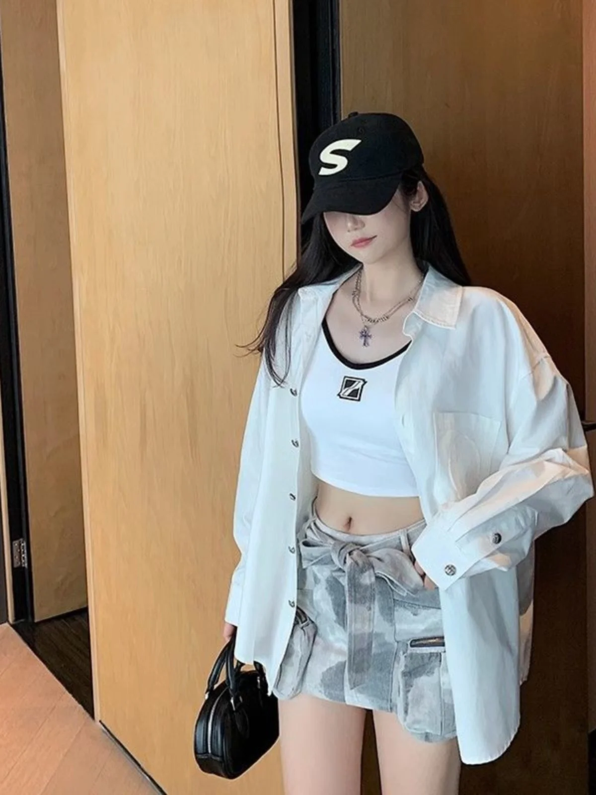 เสื้อผ้าผู้หญิงสไตล์อเมริกัน ลายปัก ดีไซน์บางเบา สำหรับฤดูใบไม้ผลิ 2024 ทรงหลวม สบายๆ ใส่ได้หลายโอกาส แขนยาว คอปก