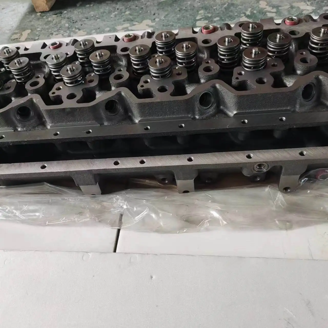 High quality genuine parts Cylinder head 6745-11-1190 6745111190 with stock available and fast delivery for kom