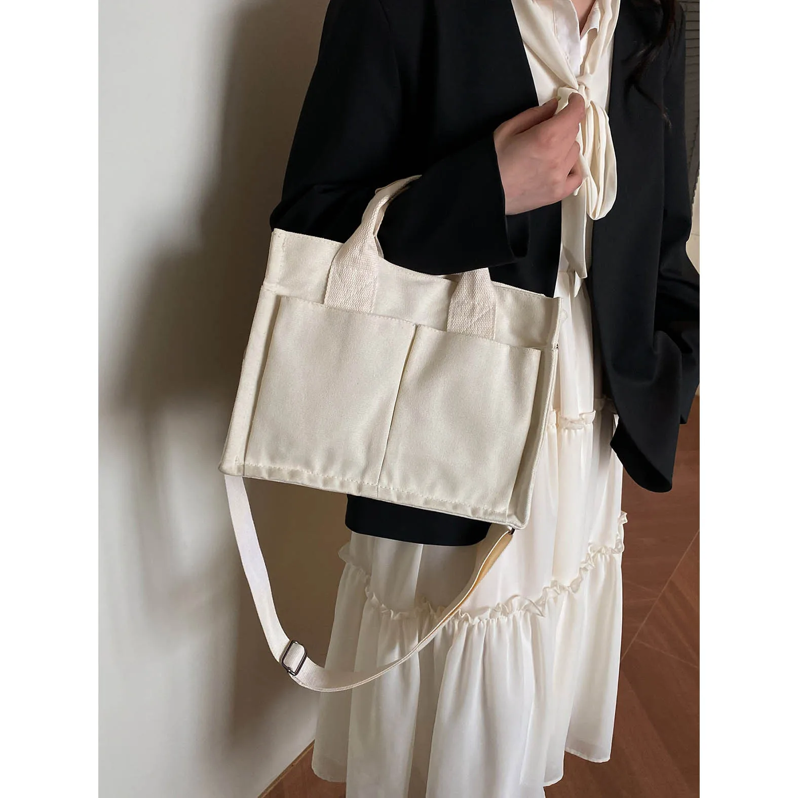 

Japanese minimalist hand-held canvas bag, casual and portable crossbody bag, commuting fashion,single shoulder tote bag for work