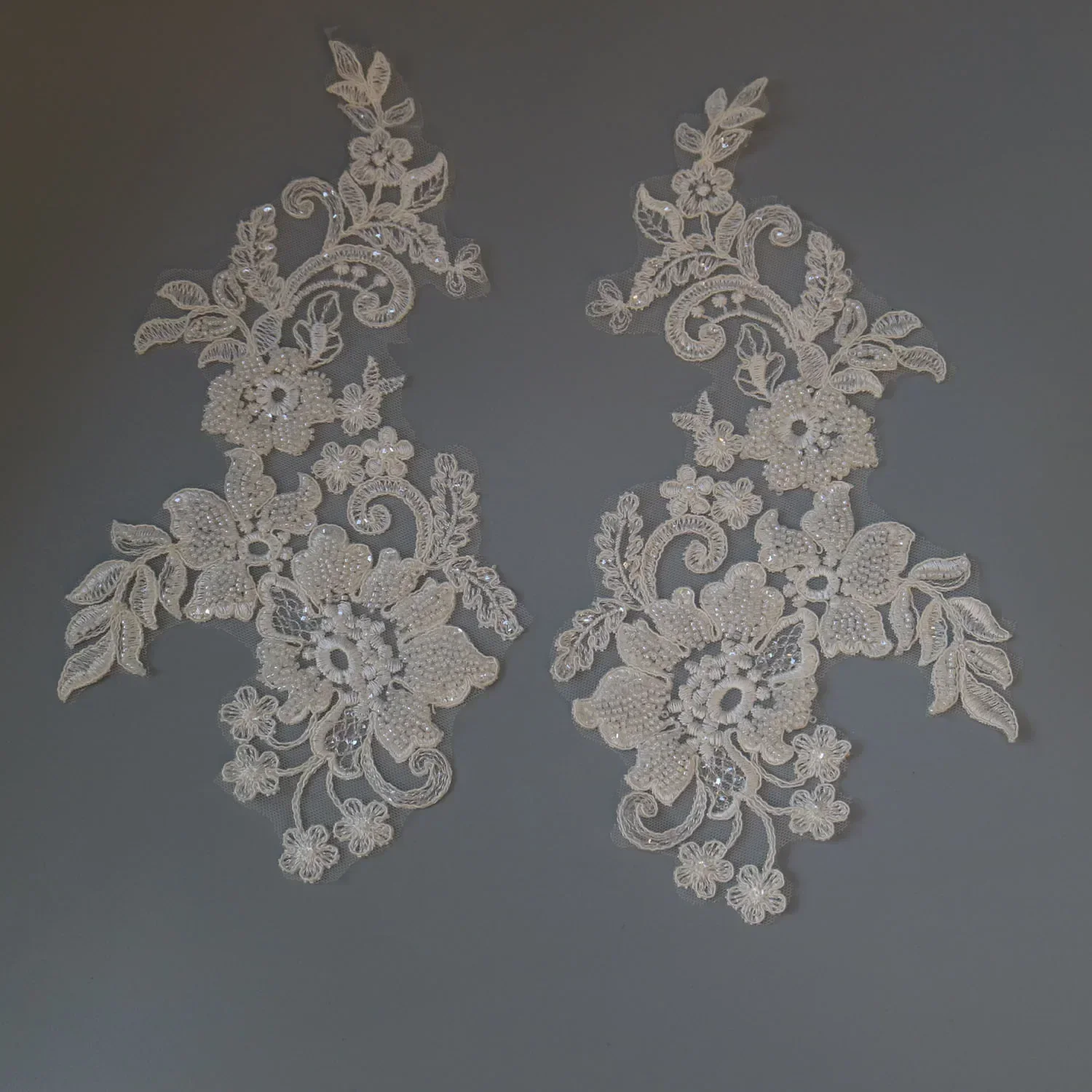 Raw white beaded embroidered lace appliques for wedding dresses Rhinestone lace applique patches Embroidery lace parches ropa