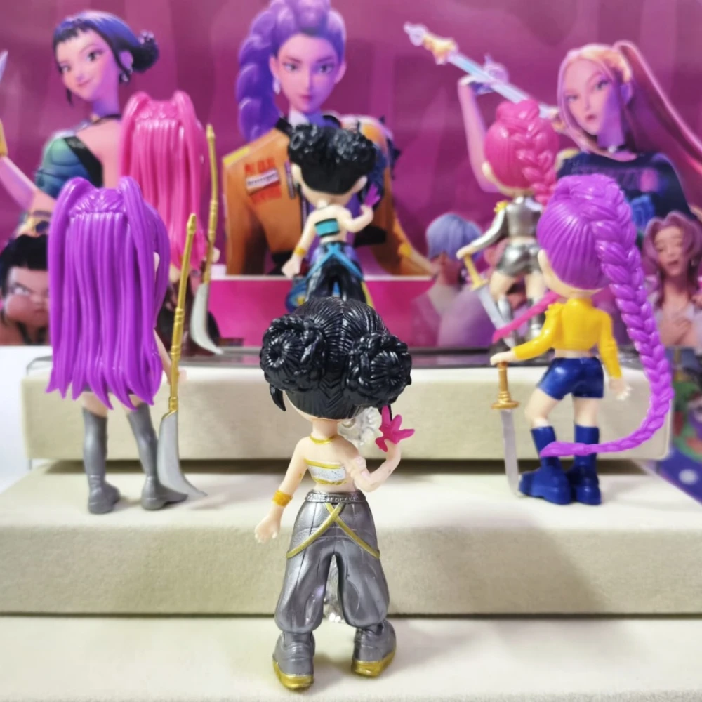 ฟิกเกอร์โมเดลของเล่นเด็กผู้ชาย 6 ชิ้น รุ่น 2026 รูมิ มิรา โซอี เดอร์ปี ไทเกอร์ ซาจา ของสะสมตกแต่งโต๊ะทำงาน ของเล่นโมเดล ของขวัญคริสต์มาสสำหรับเด็ก